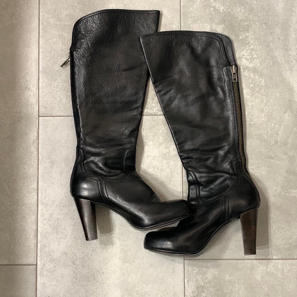 COPY - Frye leather zip up boots